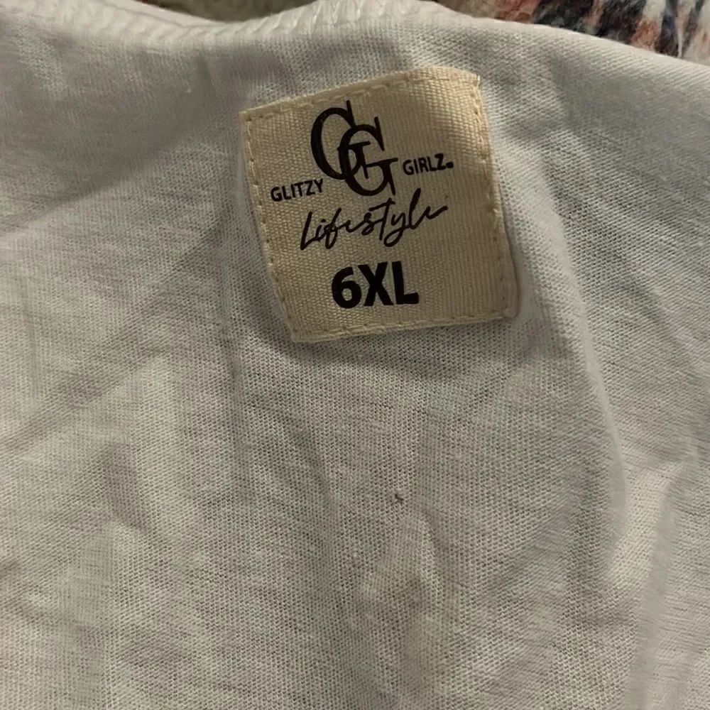 Ladies size 6 extra-large clothes - Picture 3 of 10
